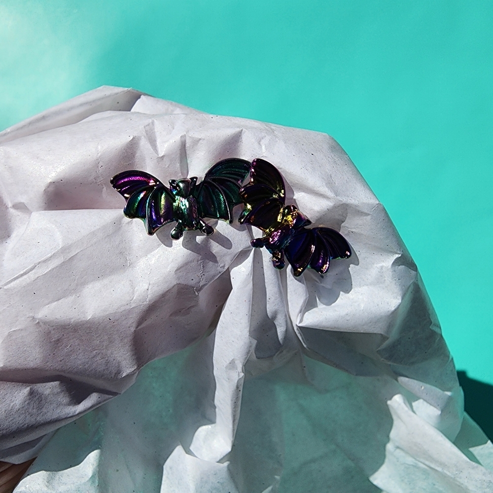 🎆 Chameleon Bat Stud Earrings | Blue Purple Color-Shift | Goth Halloween | OS - Picture 2 of 3